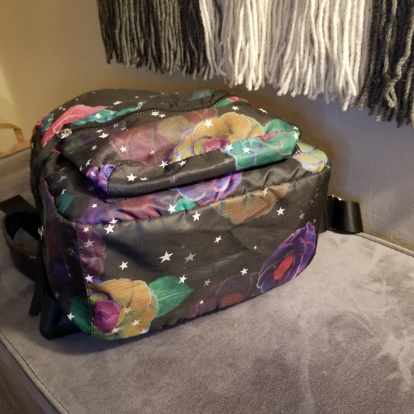 Cynthia Rawley Nylon Backpack Flowers/Stars - very light! - Picture 6 of 8